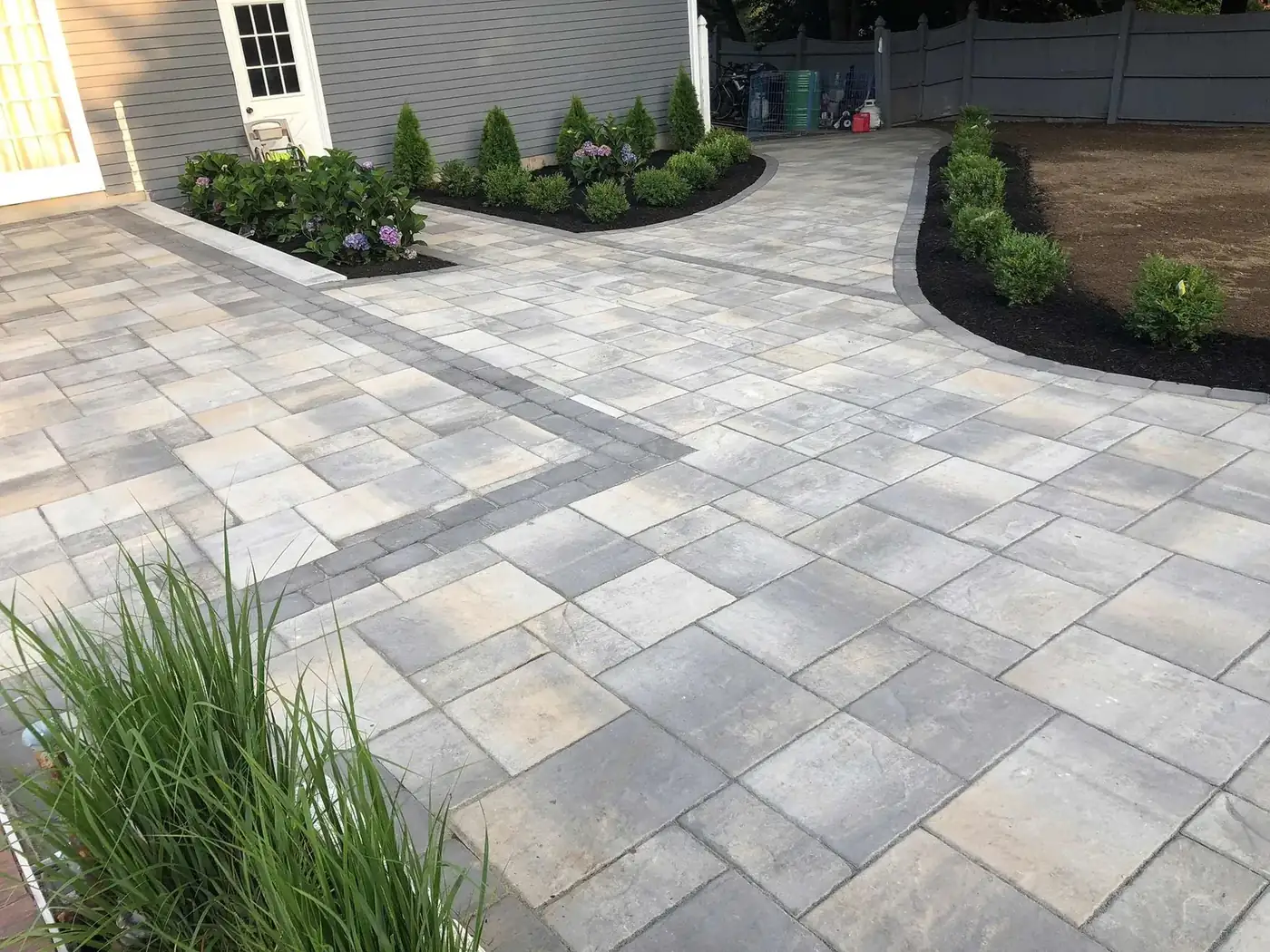 Paver patio with a curved planting-bed border