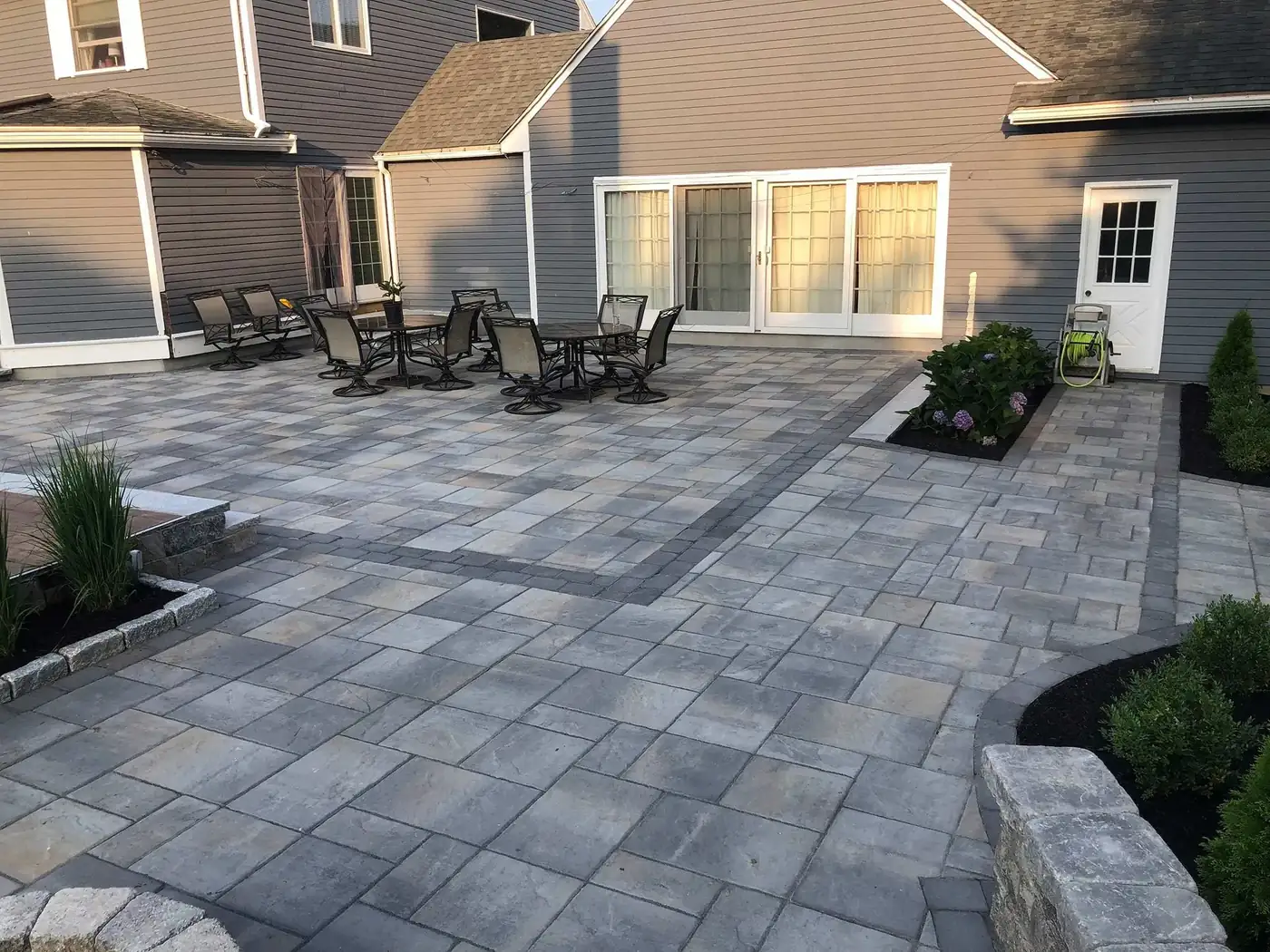 Paver patio with curved planting-bed edging